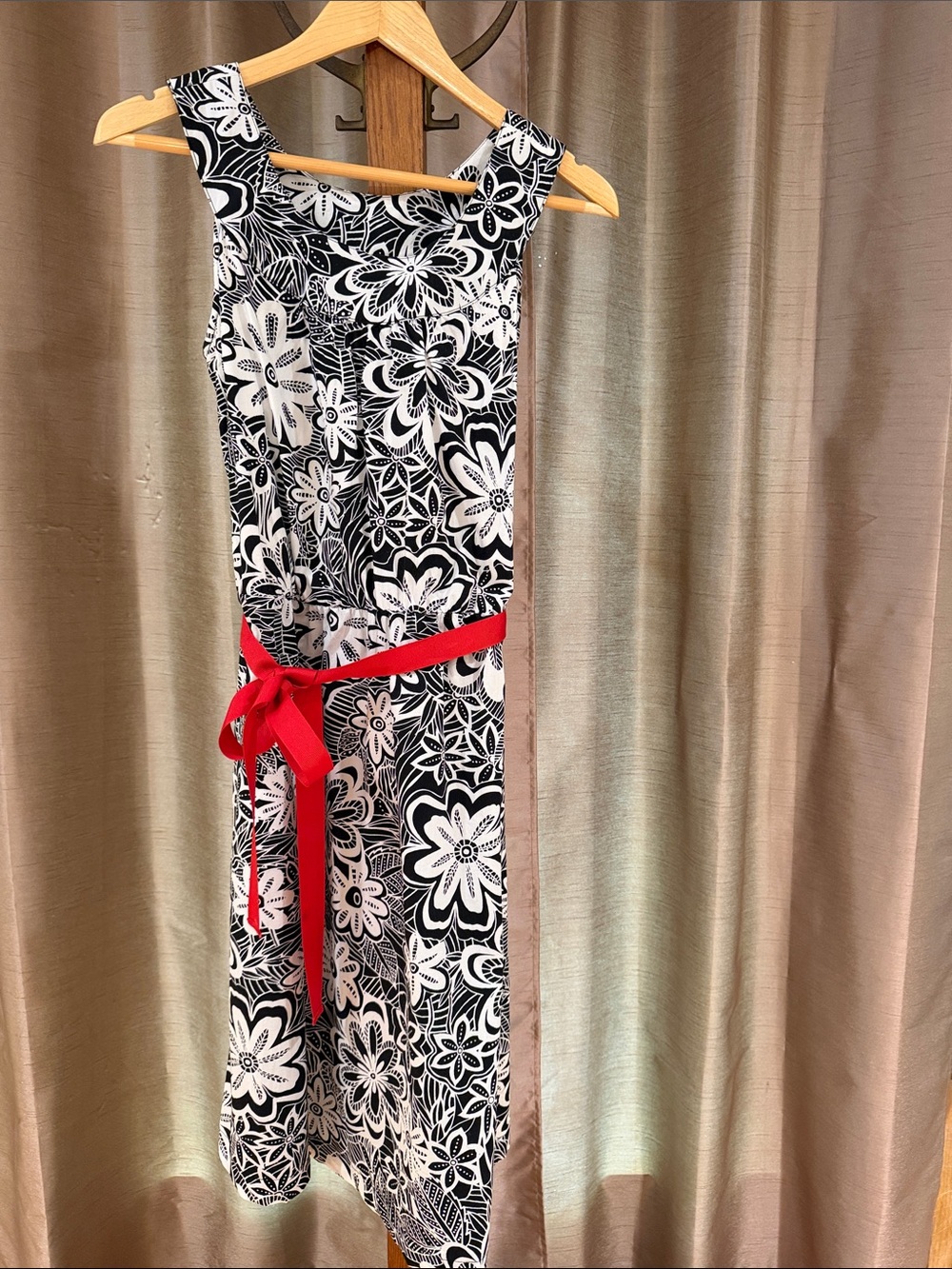 Hanna Andersson Black & White Floral Midi Dress with Red Belt